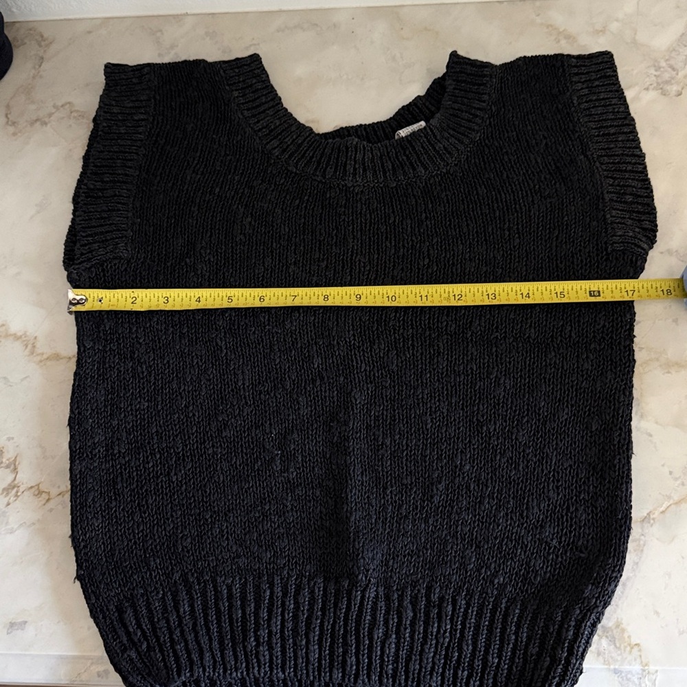 2 sweaters - Picture 7 of 10